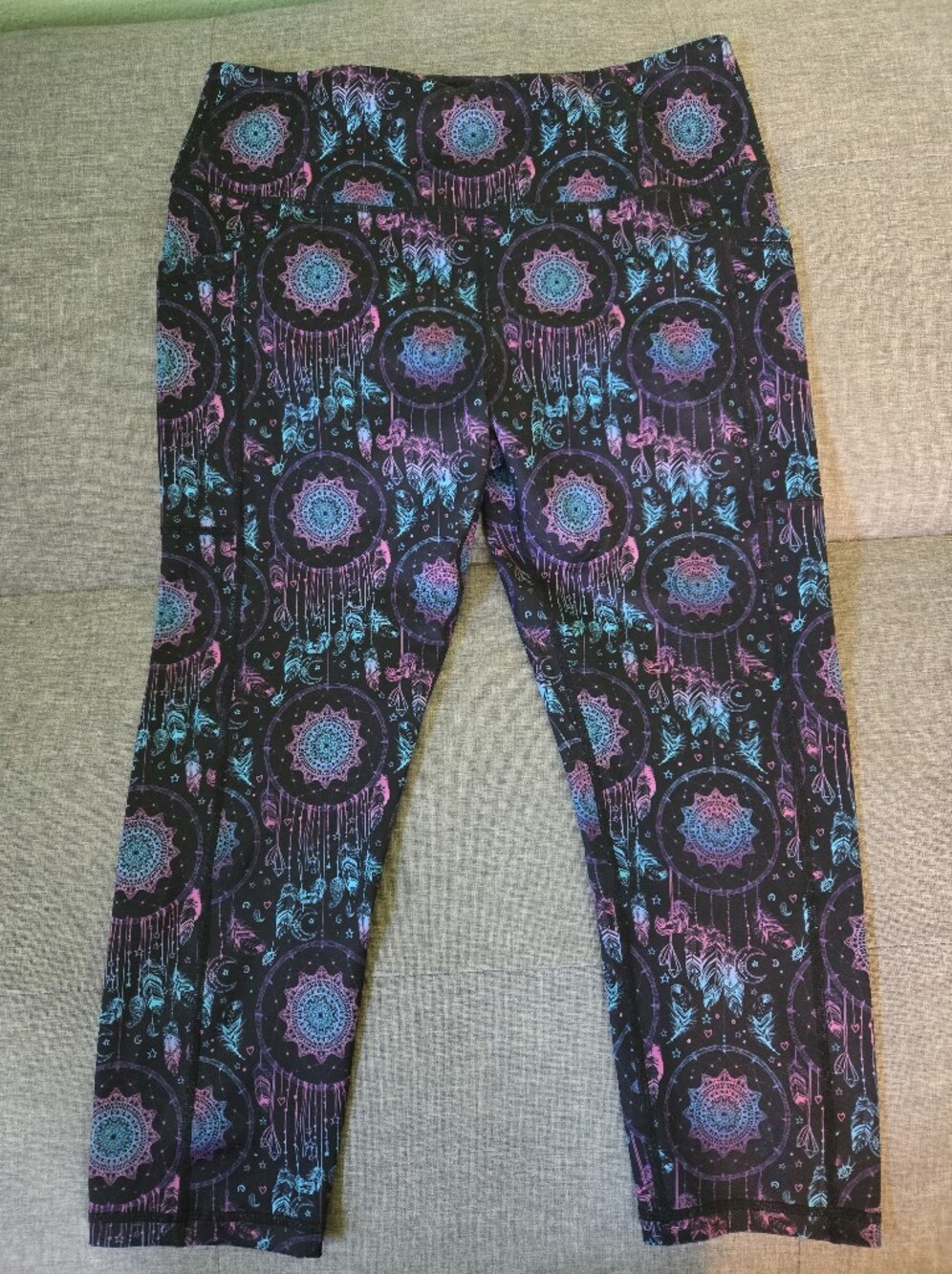 CVG Capris Dreamcatcher Print Sz Lg